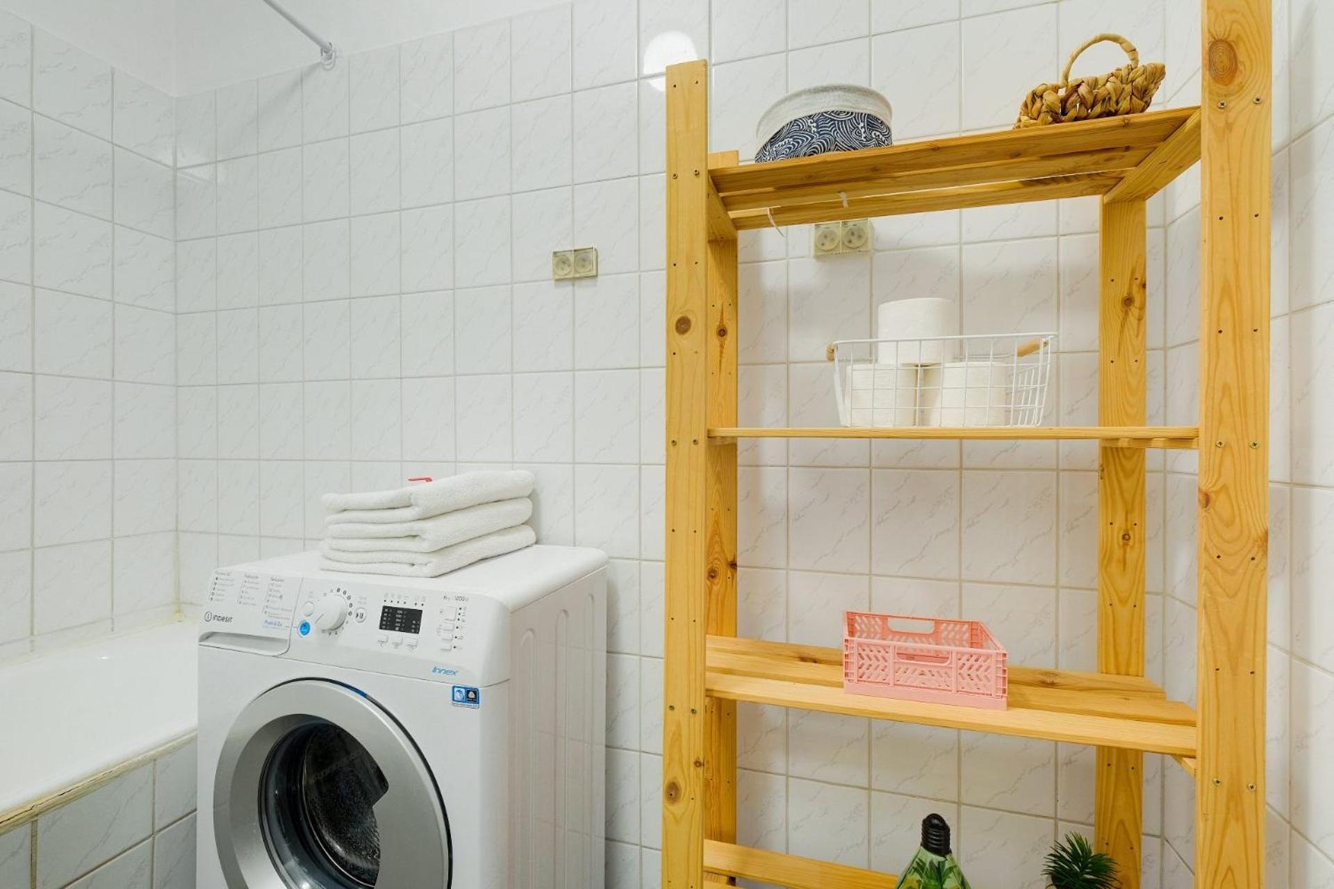 Spacious In Location Apartment *