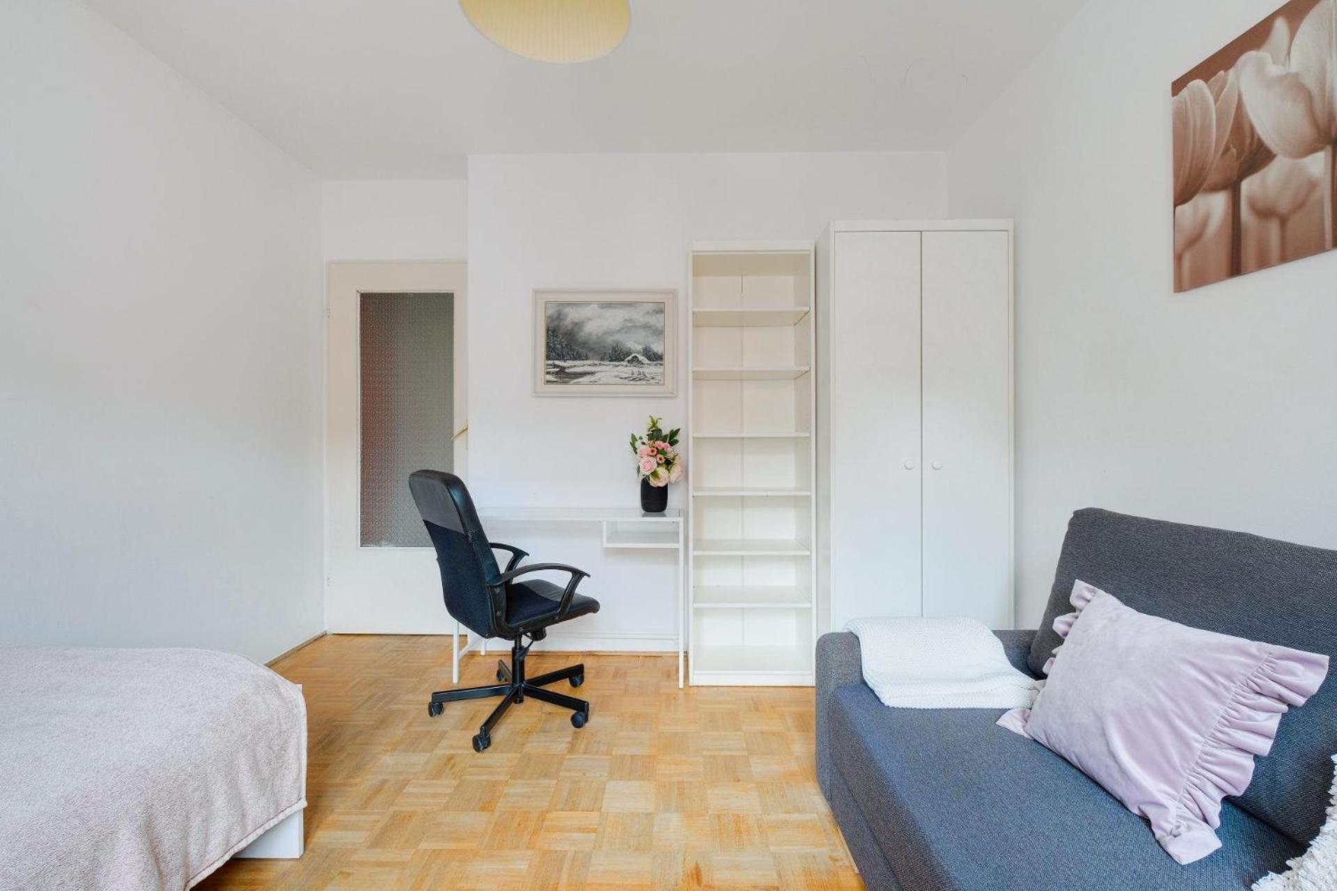 Spacious In Location Apartment *